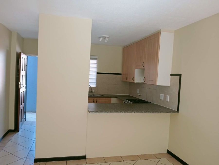 To Let 2 Bedroom Property for Rent in Die Hoewes Gauteng