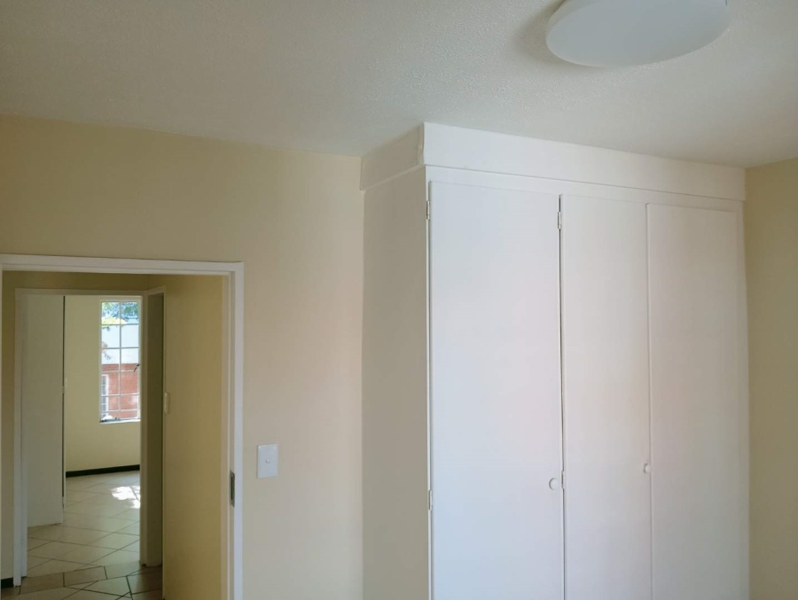 To Let 2 Bedroom Property for Rent in Die Hoewes Gauteng