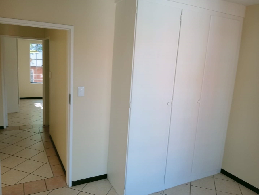 To Let 2 Bedroom Property for Rent in Die Hoewes Gauteng