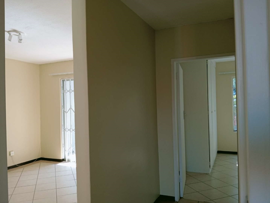 To Let 2 Bedroom Property for Rent in Die Hoewes Gauteng