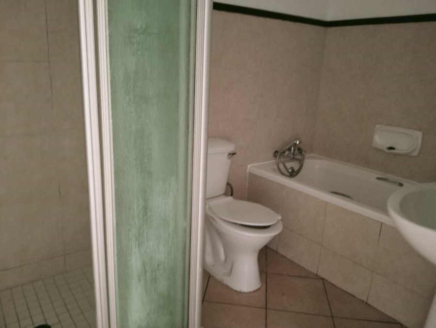 To Let 2 Bedroom Property for Rent in Die Hoewes Gauteng