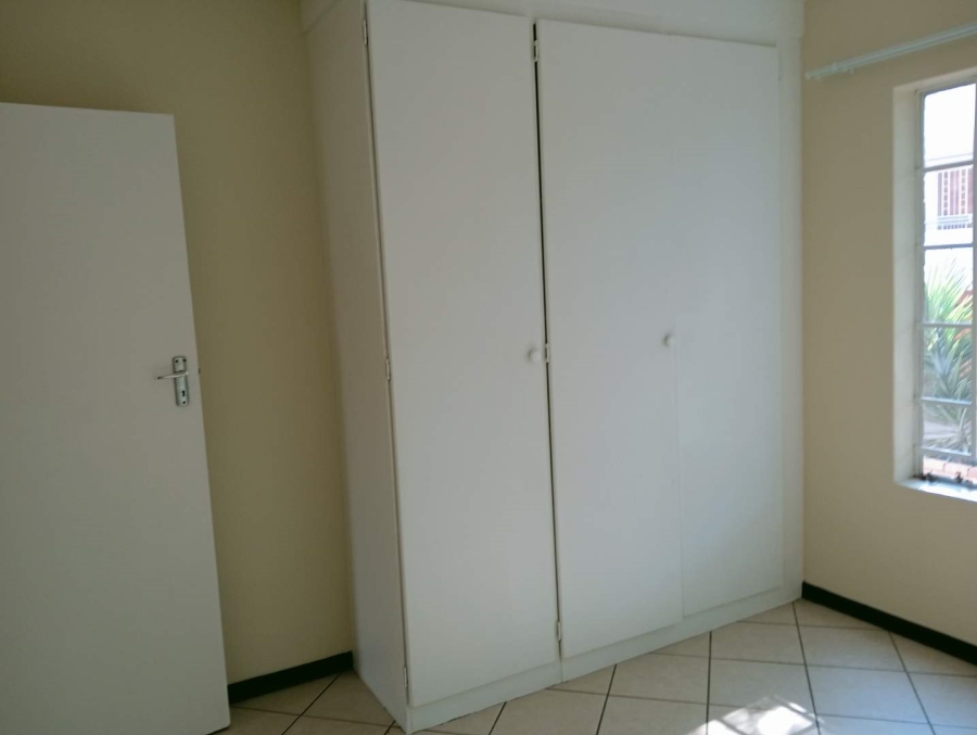 To Let 2 Bedroom Property for Rent in Die Hoewes Gauteng