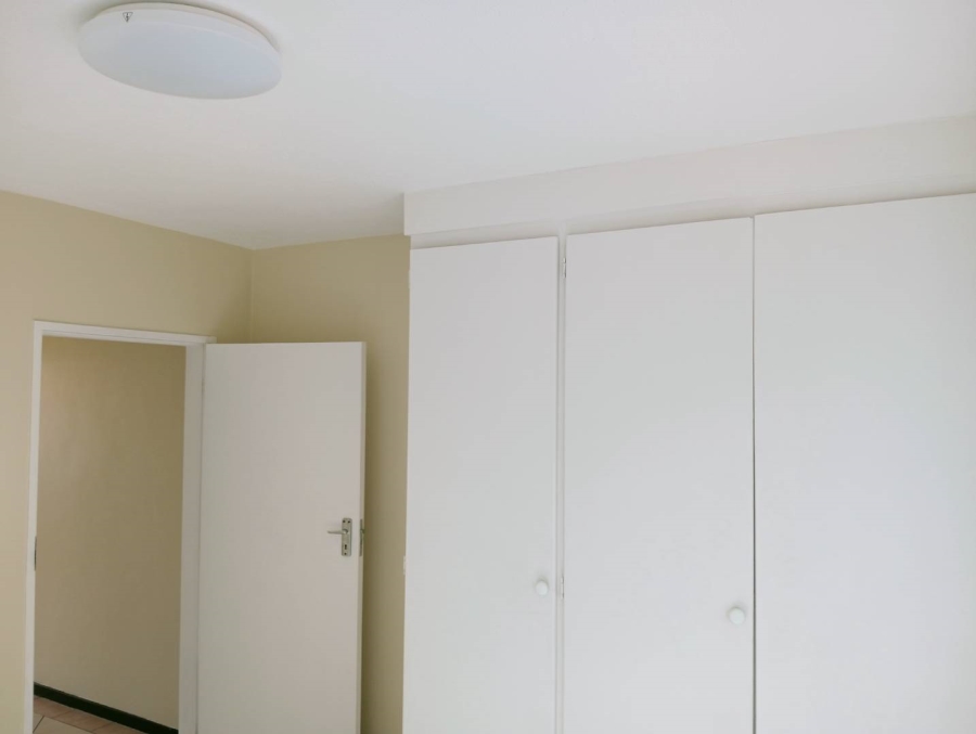 To Let 2 Bedroom Property for Rent in Die Hoewes Gauteng