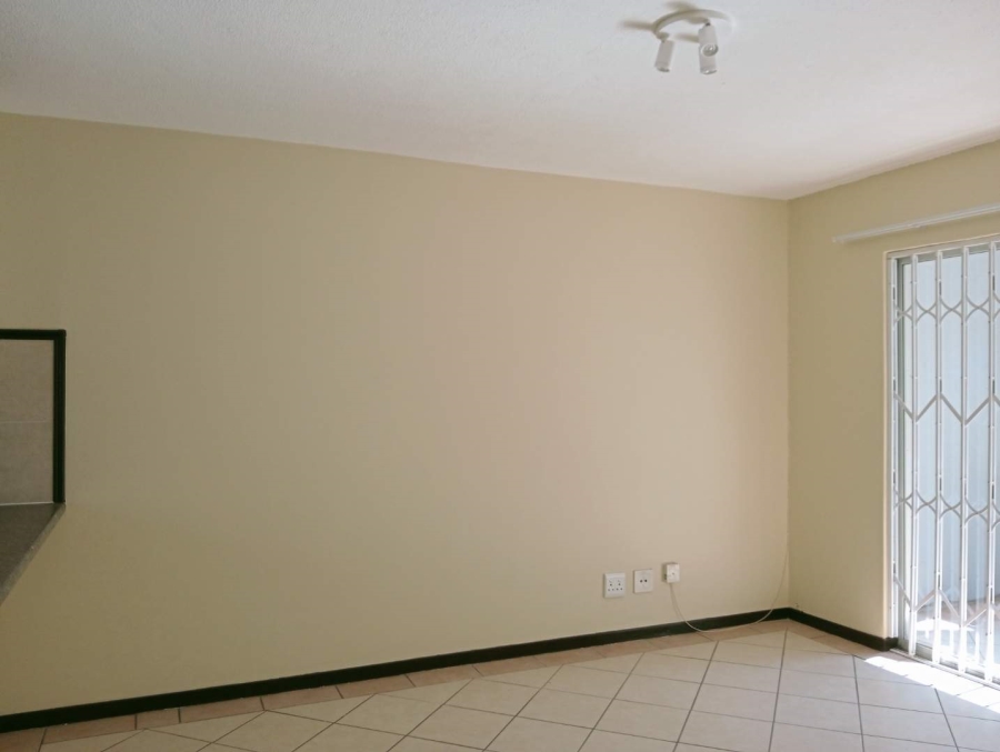 To Let 2 Bedroom Property for Rent in Die Hoewes Gauteng