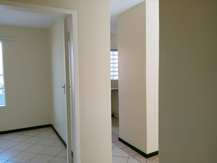 To Let 2 Bedroom Property for Rent in Die Hoewes Gauteng