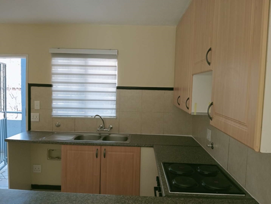 To Let 2 Bedroom Property for Rent in Die Hoewes Gauteng