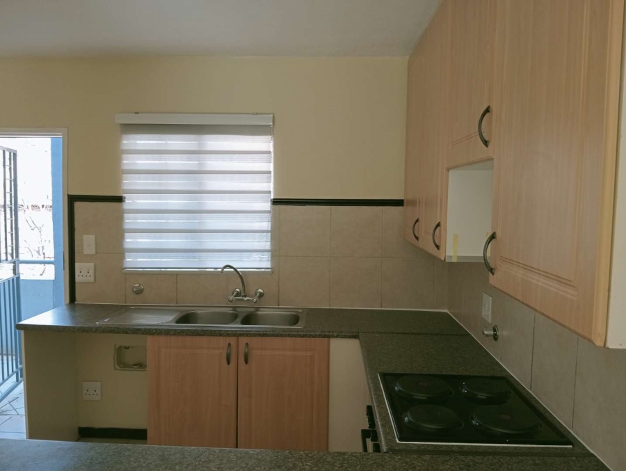 To Let 2 Bedroom Property for Rent in Die Hoewes Gauteng