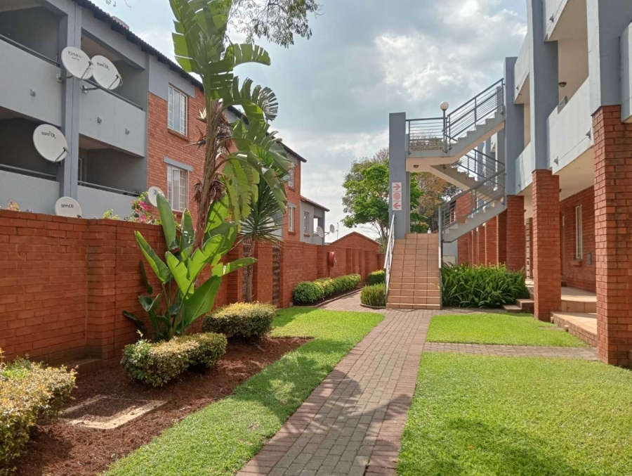 To Let 2 Bedroom Property for Rent in Die Hoewes Gauteng