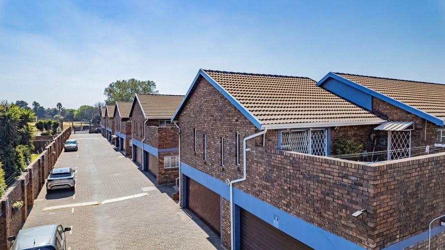 2 Bedroom Property for Sale in Beyerspark Gauteng