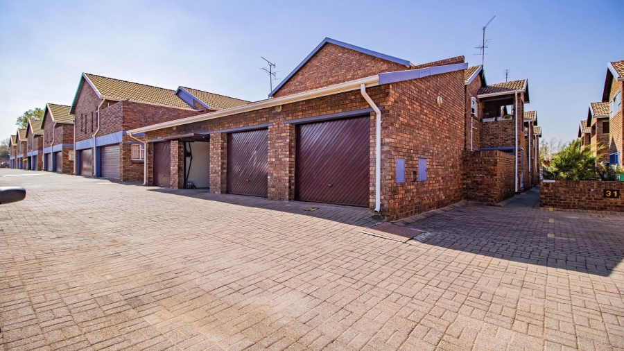 2 Bedroom Property for Sale in Beyerspark Gauteng