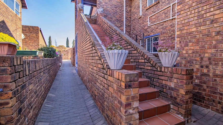 2 Bedroom Property for Sale in Beyerspark Gauteng