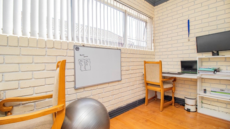 2 Bedroom Property for Sale in Beyerspark Gauteng