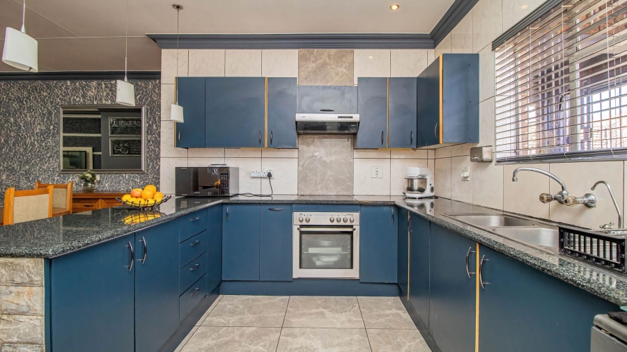 2 Bedroom Property for Sale in Beyerspark Gauteng