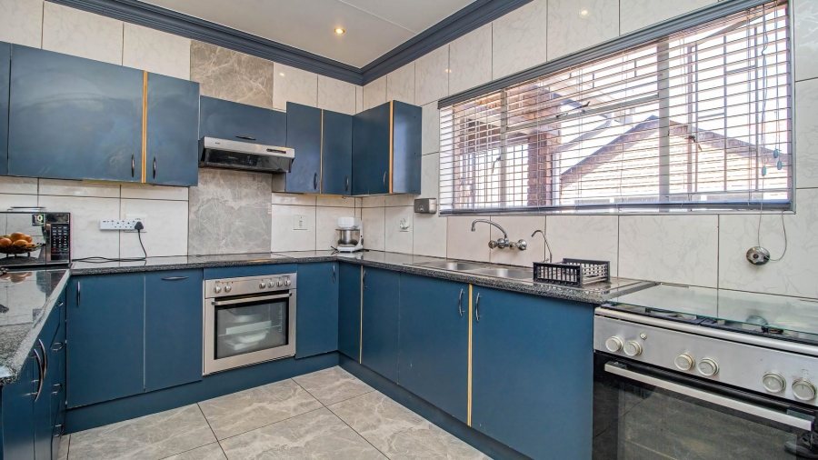 2 Bedroom Property for Sale in Beyerspark Gauteng