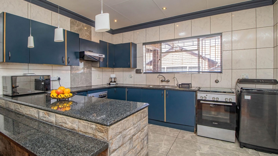 2 Bedroom Property for Sale in Beyerspark Gauteng