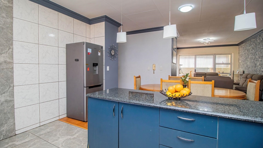 2 Bedroom Property for Sale in Beyerspark Gauteng