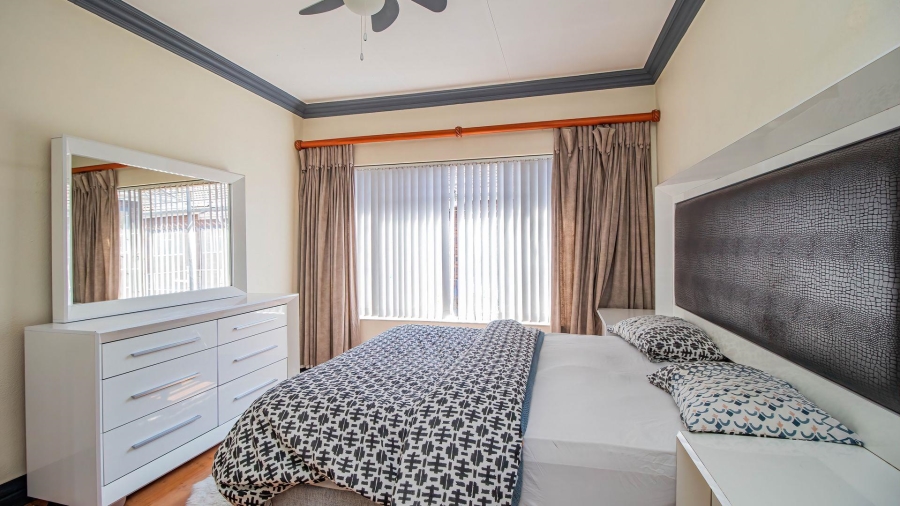 2 Bedroom Property for Sale in Beyerspark Gauteng