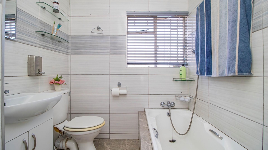2 Bedroom Property for Sale in Beyerspark Gauteng