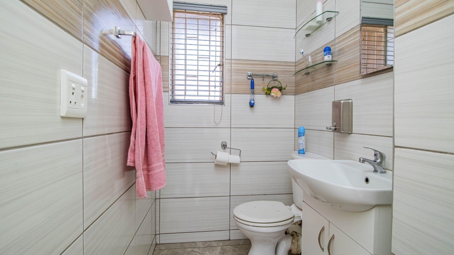 2 Bedroom Property for Sale in Beyerspark Gauteng