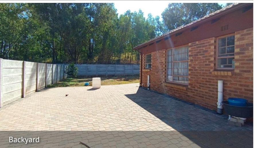 3 Bedroom Property for Sale in Clayville Gauteng