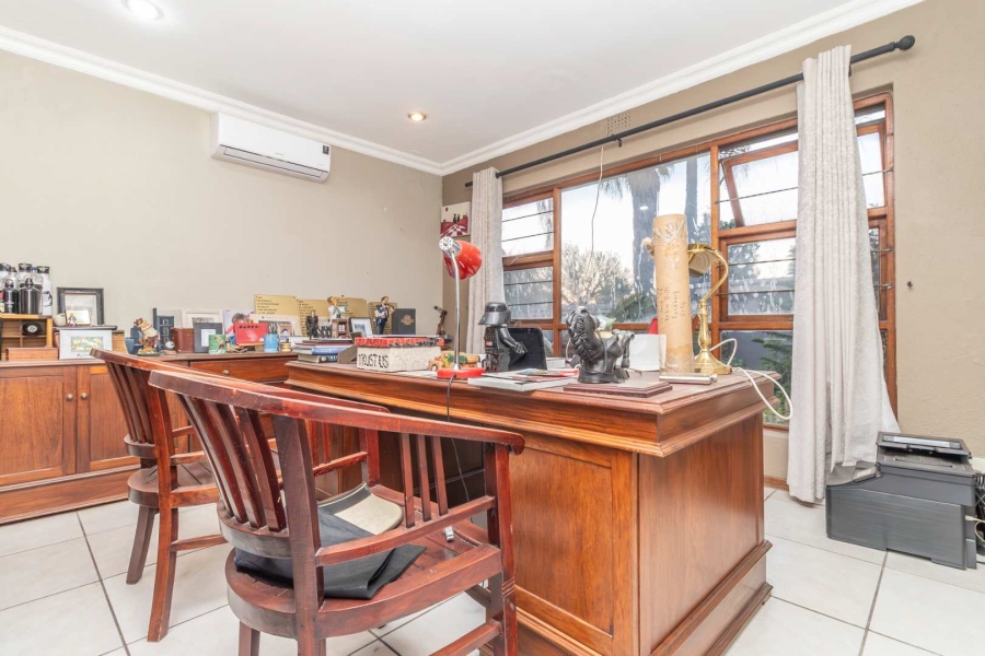 6 Bedroom Property for Sale in Robin Hills Gauteng