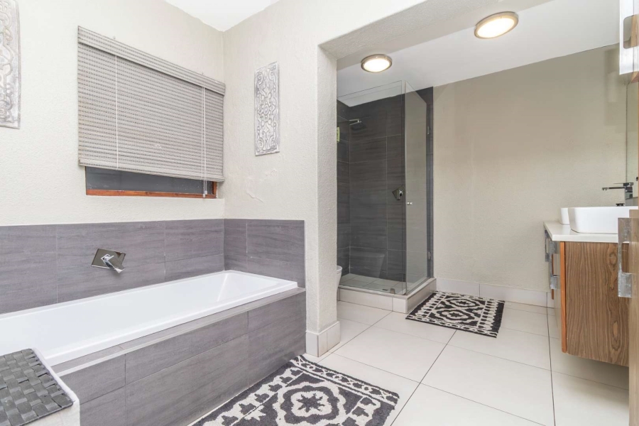 6 Bedroom Property for Sale in Robin Hills Gauteng