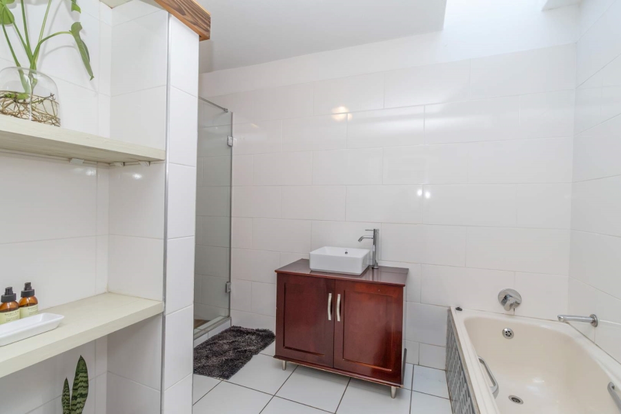6 Bedroom Property for Sale in Robin Hills Gauteng