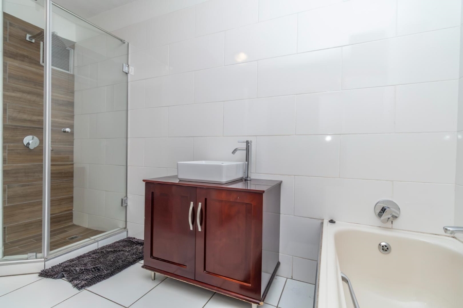 6 Bedroom Property for Sale in Robin Hills Gauteng