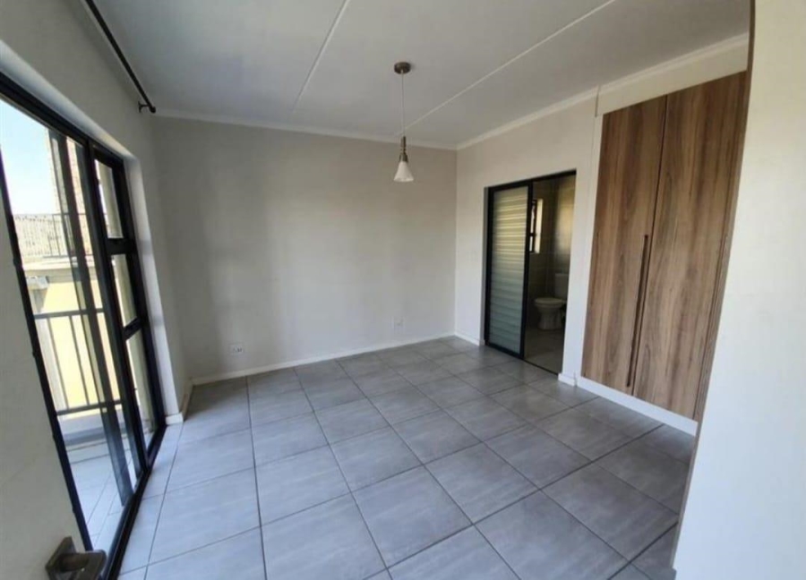 To Let 2 Bedroom Property for Rent in Waterfall Gauteng