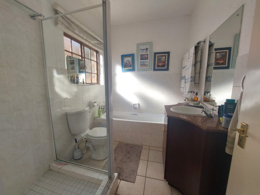 To Let 2 Bedroom Property for Rent in Paulshof Gauteng