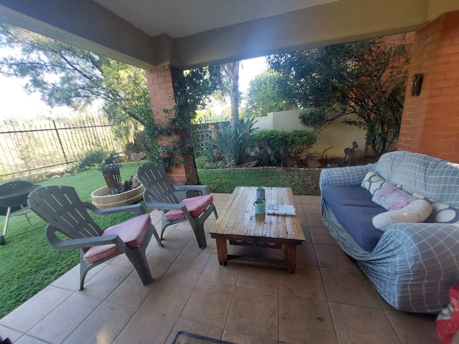 To Let 2 Bedroom Property for Rent in Paulshof Gauteng