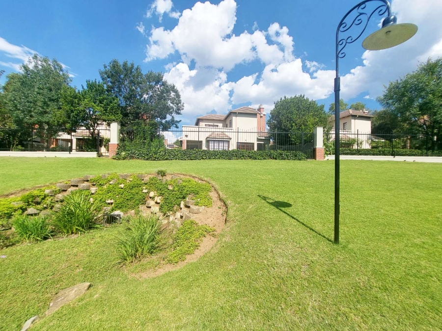 To Let 2 Bedroom Property for Rent in Paulshof Gauteng