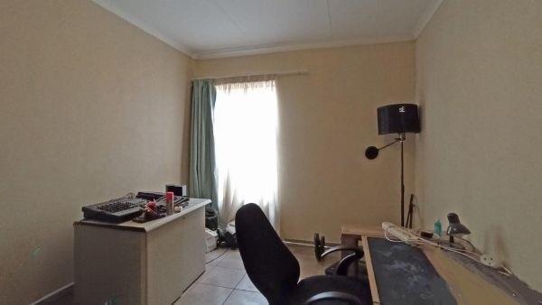 3 Bedroom Property for Sale in Kosmosdal Gauteng