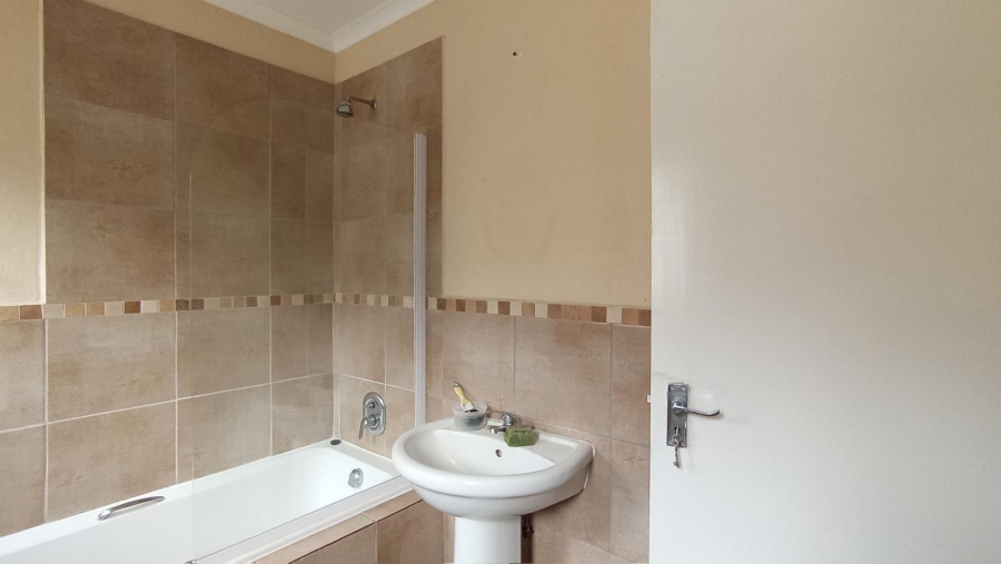 3 Bedroom Property for Sale in Kosmosdal Gauteng