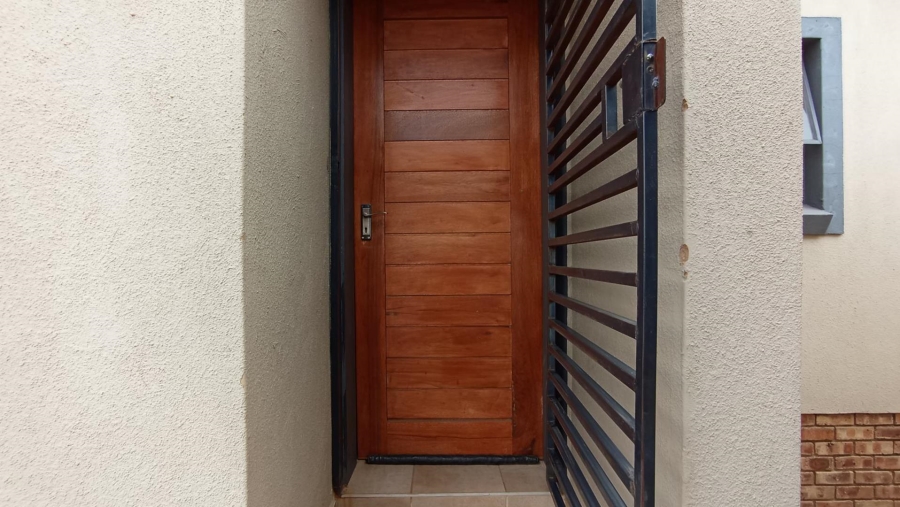 3 Bedroom Property for Sale in Kosmosdal Gauteng