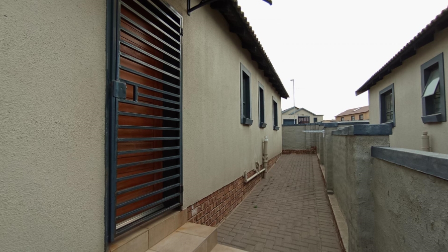 3 Bedroom Property for Sale in Kosmosdal Gauteng