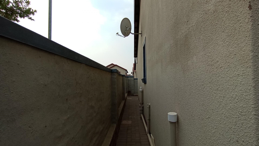 3 Bedroom Property for Sale in Kosmosdal Gauteng