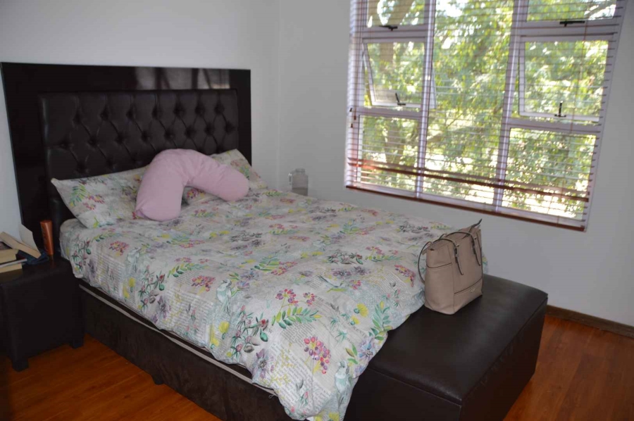 To Let 2 Bedroom Property for Rent in Bryanston Gauteng