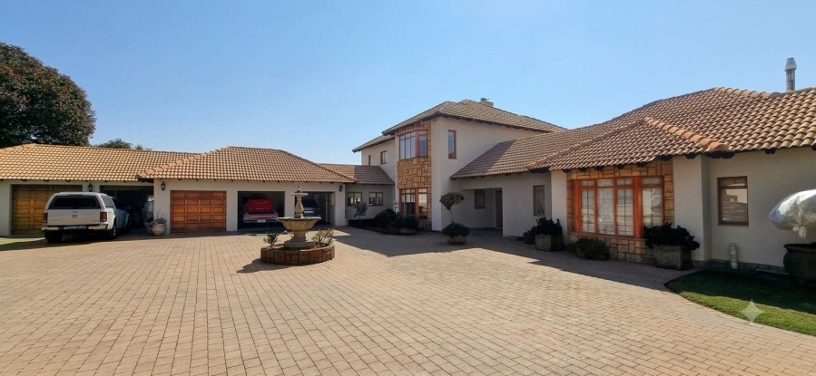 5 Bedroom Property for Sale in Mooikloof Equestrian Estate Gauteng