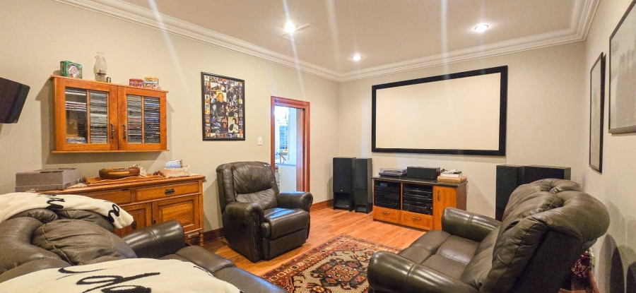 5 Bedroom Property for Sale in Mooikloof Equestrian Estate Gauteng