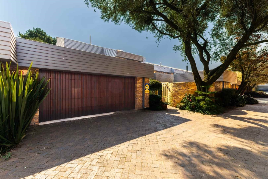 4 Bedroom Property for Sale in Nieuw Muckleneuk Gauteng