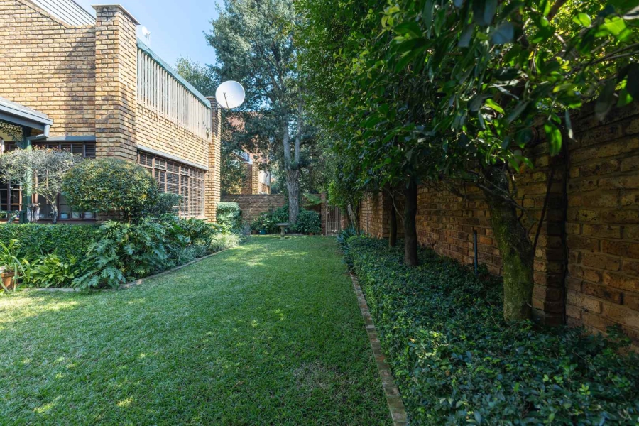 4 Bedroom Property for Sale in Nieuw Muckleneuk Gauteng