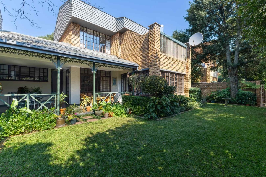 4 Bedroom Property for Sale in Nieuw Muckleneuk Gauteng