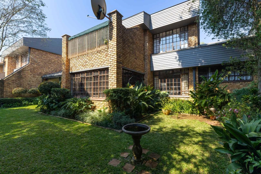 4 Bedroom Property for Sale in Nieuw Muckleneuk Gauteng