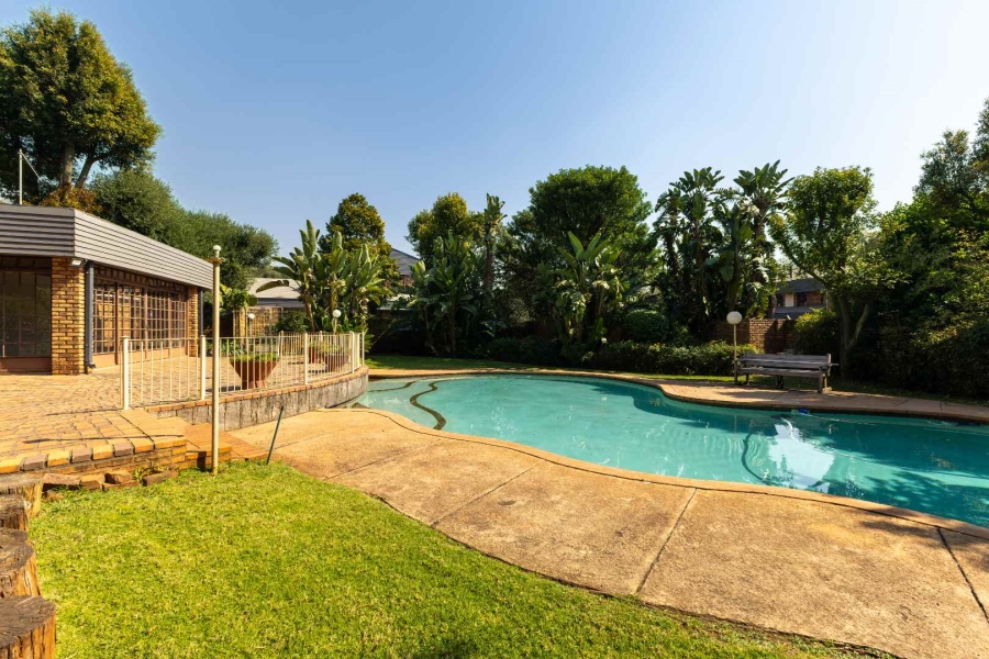 4 Bedroom Property for Sale in Nieuw Muckleneuk Gauteng