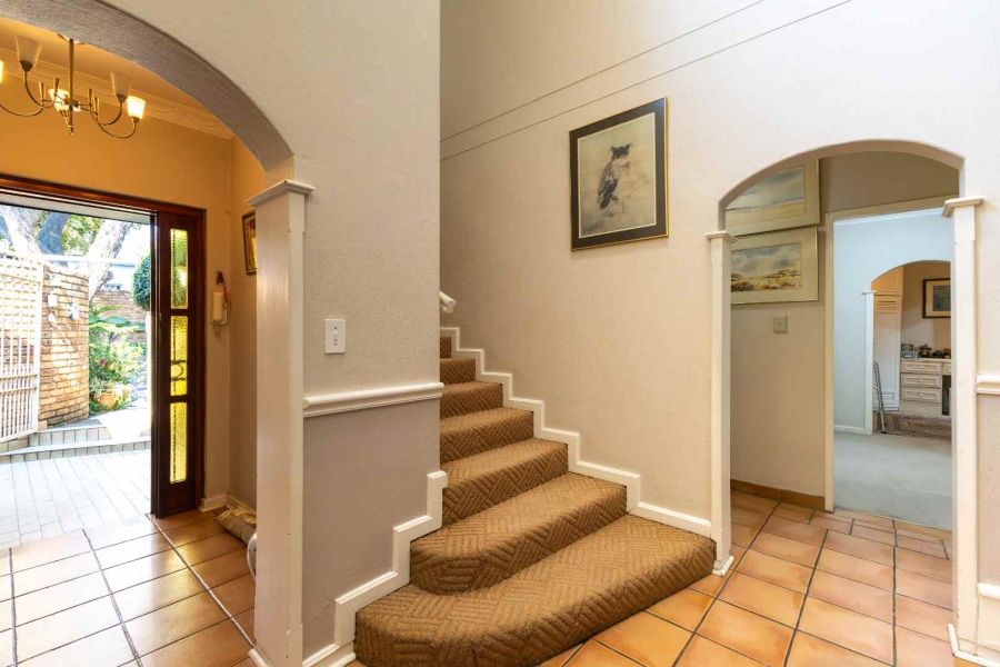 4 Bedroom Property for Sale in Nieuw Muckleneuk Gauteng