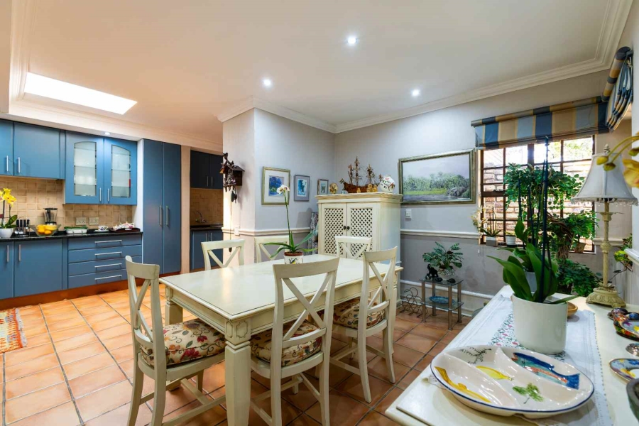 4 Bedroom Property for Sale in Nieuw Muckleneuk Gauteng