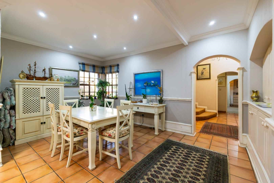 4 Bedroom Property for Sale in Nieuw Muckleneuk Gauteng