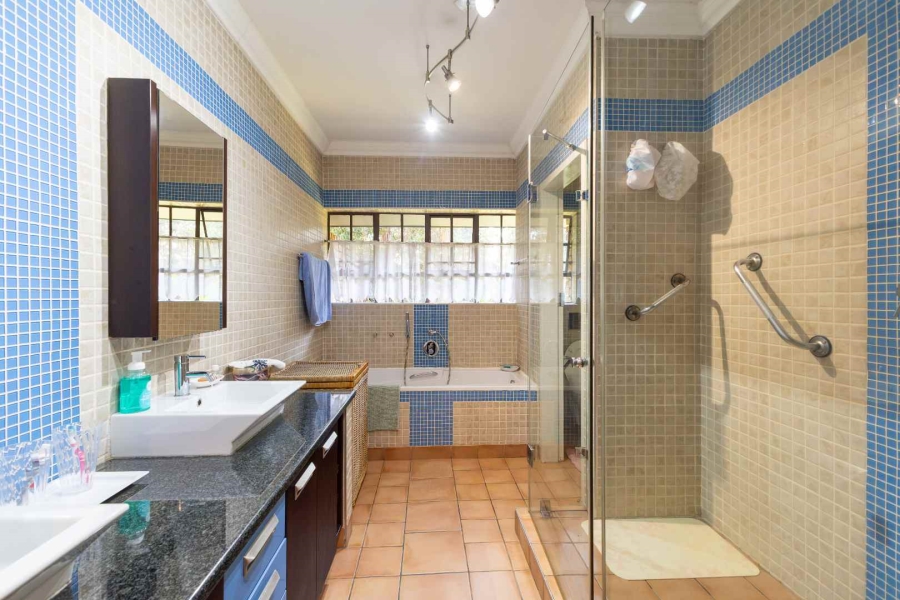 4 Bedroom Property for Sale in Nieuw Muckleneuk Gauteng
