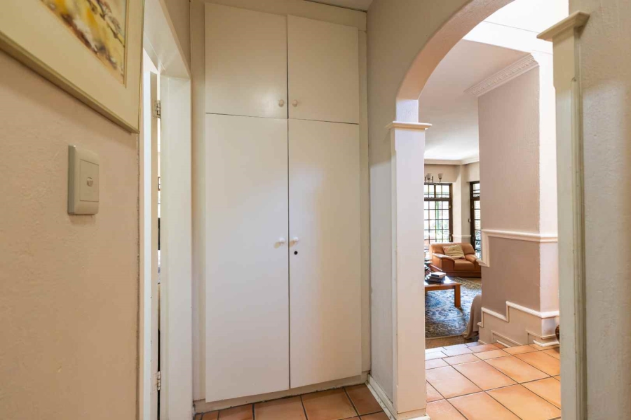 4 Bedroom Property for Sale in Nieuw Muckleneuk Gauteng